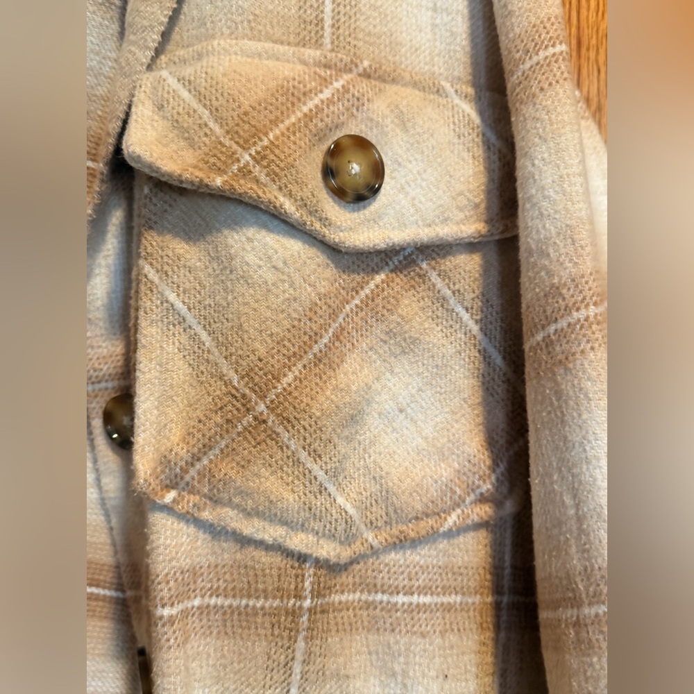Time & Tru Plaid Shacket Button up - Picture 7 of 8